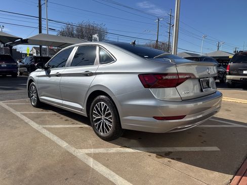 Used 2020 Volkswagen Jetta SE w/ SE Cold Weather Package image 3