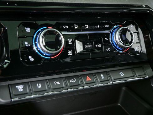 Certified 2026 GMC Sierra 2500 AT4 w/ AT4 Premium Plus Package AWD/4WD image 17