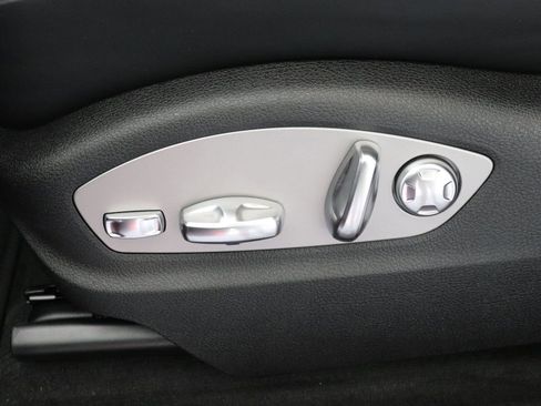 Used 2025 Porsche Macan image 24