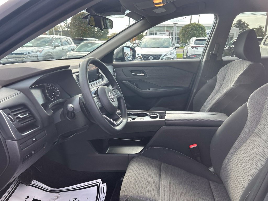 Used 2023 Nissan Rogue SV AWD/4WD image 13