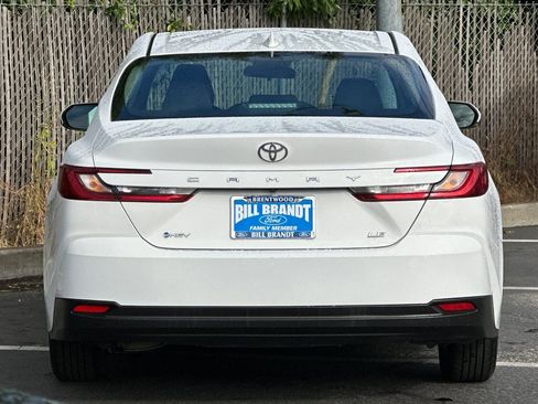 Used 2025 Toyota Camry LE image 7