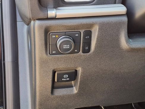 Used 2025 Ford Expedition Active image 16