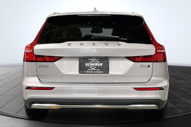 Certified 2025 Volvo V60 B5 Cross Country Ultra AWD/4WD image 5