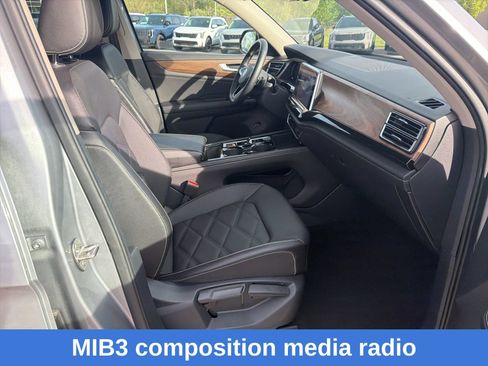 Used 2025 Volkswagen Atlas SE AWD/4WD image 24