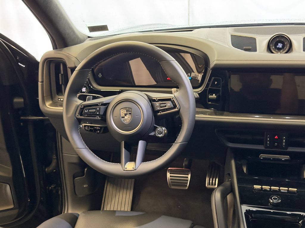 Certified 2025 Porsche Cayenne Turbo AWD/4WD image 20