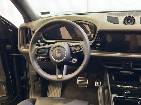Used 2025 Porsche Cayenne Turbo AWD/4WD image 20