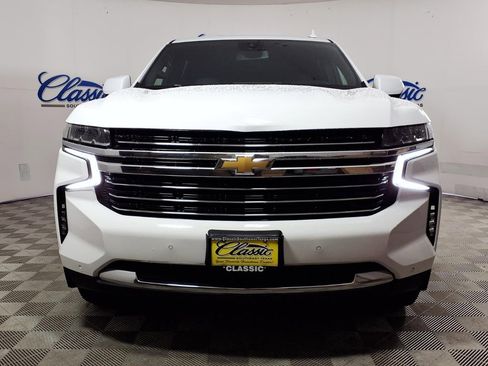 Used 2023 Chevrolet Suburban LT RWD image 3