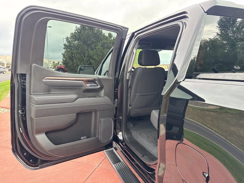 Used 2025 GMC Sierra 1500 Elevation w/ Preferred Package AWD/4WD image 17