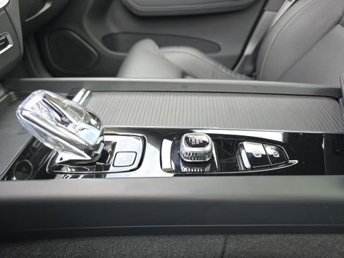 New 2026 Volvo XC60 B5 Ultra w/ Climate Package image 33