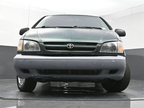 Used 2000 Toyota Sienna LE image 18