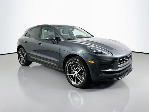 Certified 2023 Porsche Macan image 7
