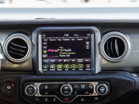 Used 2023 Jeep Wrangler Unlimited Sahara AWD/4WD image 17