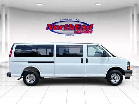 Used 2025 Chevrolet Express 3500 LT w/ LT Preferred Equipment Group RWD image 8