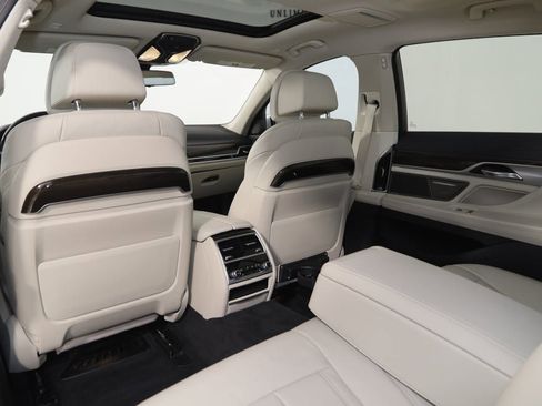 Used 2020 BMW 740i xDrive w/ Cold Weather Package image 59