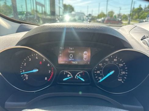 Used 2017 Ford Escape SE w/ Equipment Group 201A AWD/4WD image 18
