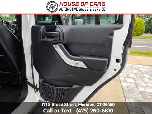 Used 2016 Jeep Wrangler Unlimited Sahara w/ Dual Top Group AWD/4WD image 40