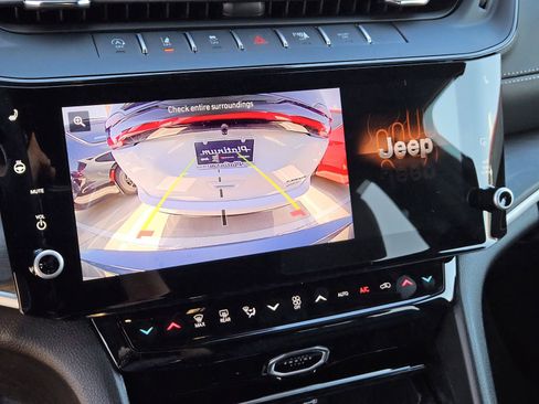 New 2026 Jeep Grand Cherokee L Limited image 17