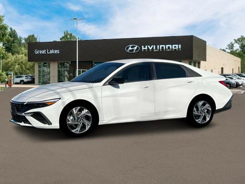 New 2025 Hyundai Elantra Sport FWD image 2