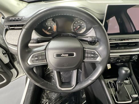 Used 2022 Jeep Compass Latitude AWD/4WD image 11