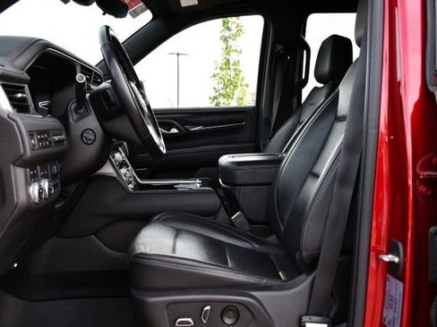 Used 2022 GMC Yukon Denali w/ Advanced Technology Package AWD/4WD image 14