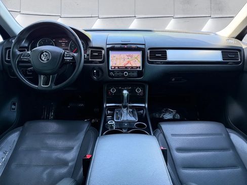 Used 2012 Volkswagen Touareg TDI image 12