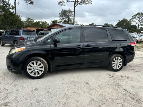 Used 2012 Toyota Sienna LE image 9