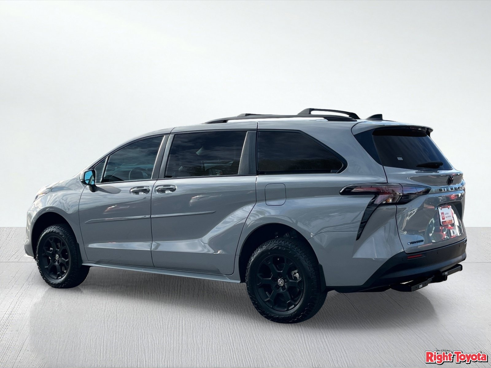 Certified 2025 Toyota Sienna XLE Woodland Edition AWD/4WD image 5