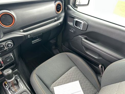 Used 2023 Jeep Gladiator Mojave w/ Cold Weather Group image 20