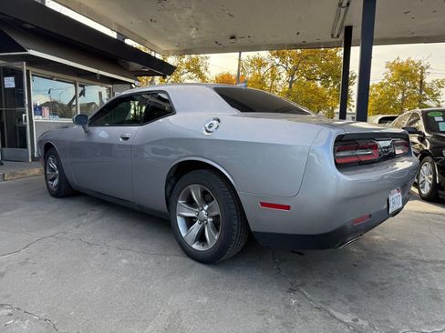 Used 2015 Dodge Challenger SXT w/ Driver Convenience Group image 9