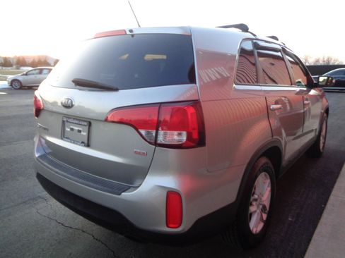 Used 2014 Kia Sorento LX image 5