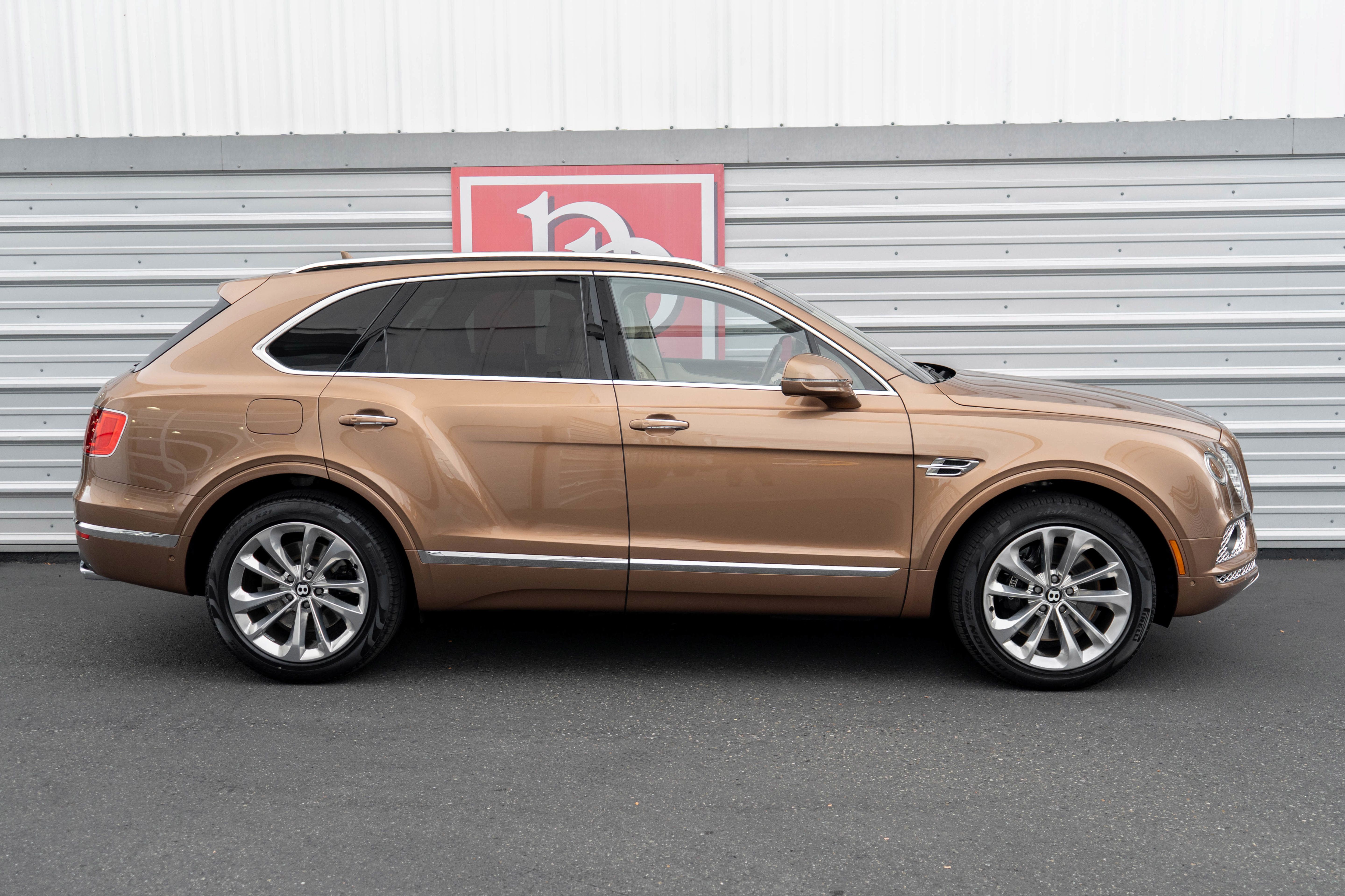Used 2017 Bentley Bentayga AWD/4WD image 58