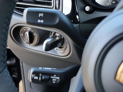 Certified 2026 Porsche Macan image 32