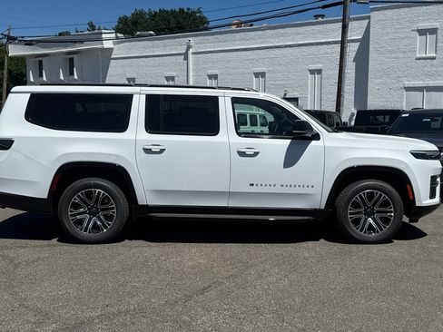 New 2026 Jeep Grand Wagoneer L 4WD image 2