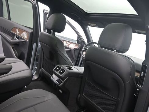 Used 2025 Mercedes-Benz GLS 450 4MATIC image 25