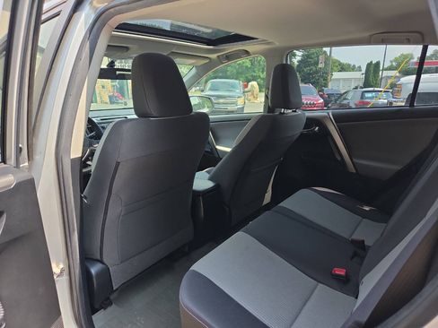 Used 2015 Toyota RAV4 XLE AWD/4WD image 18