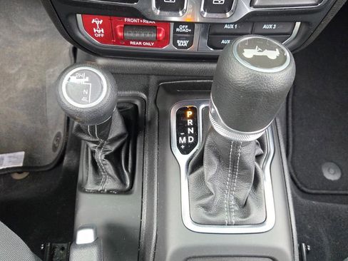 Used 2024 Jeep Wrangler Rubicon AWD/4WD image 19