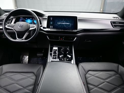 Used 2024 Volkswagen Atlas Cross Sport SE image 17