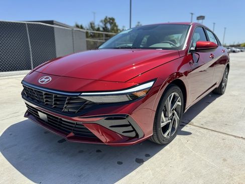 New 2025 Hyundai Elantra SEL image 1