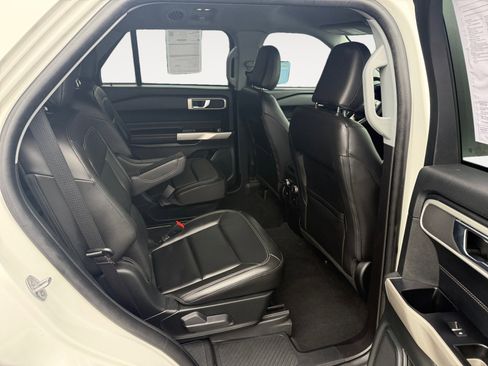 Certified 2022 Ford Explorer XLT w/ Equipment Group 202A image 18