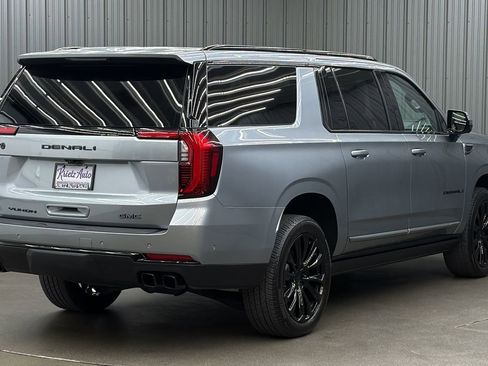 Used 2025 GMC Yukon XL Denali w/ Sun & Power Step Package image 5