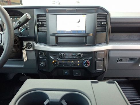New 2026 Ford F250 XL w/ 360-Degree Camera Package RWD image 17