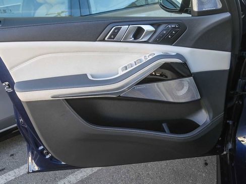 Used 2025 BMW X7 M60i image 18