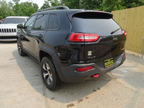 Used 2017 Jeep Cherokee Trailhawk w/ Cold Weather Group AWD/4WD image 8