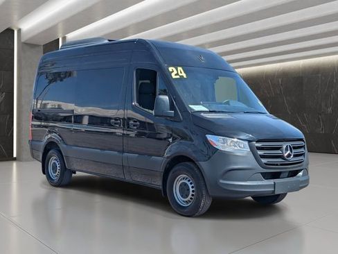 Used 2024 Mercedes-Benz Sprinter 2500 image 8