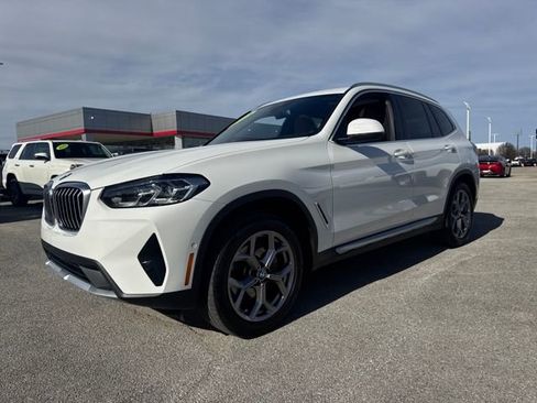 Used 2024 BMW X3 xDrive30i w/ Premium Package image 2