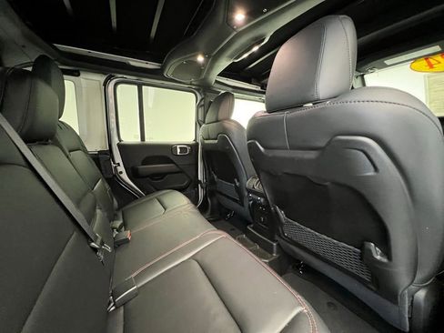 Used 2024 Jeep Wrangler Unlimited Rubicon w/ Technology Group image 15