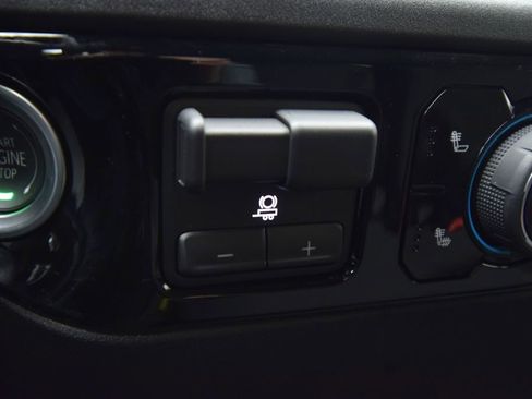 Used 2025 Chevrolet Silverado 1500 LT AWD/4WD image 34