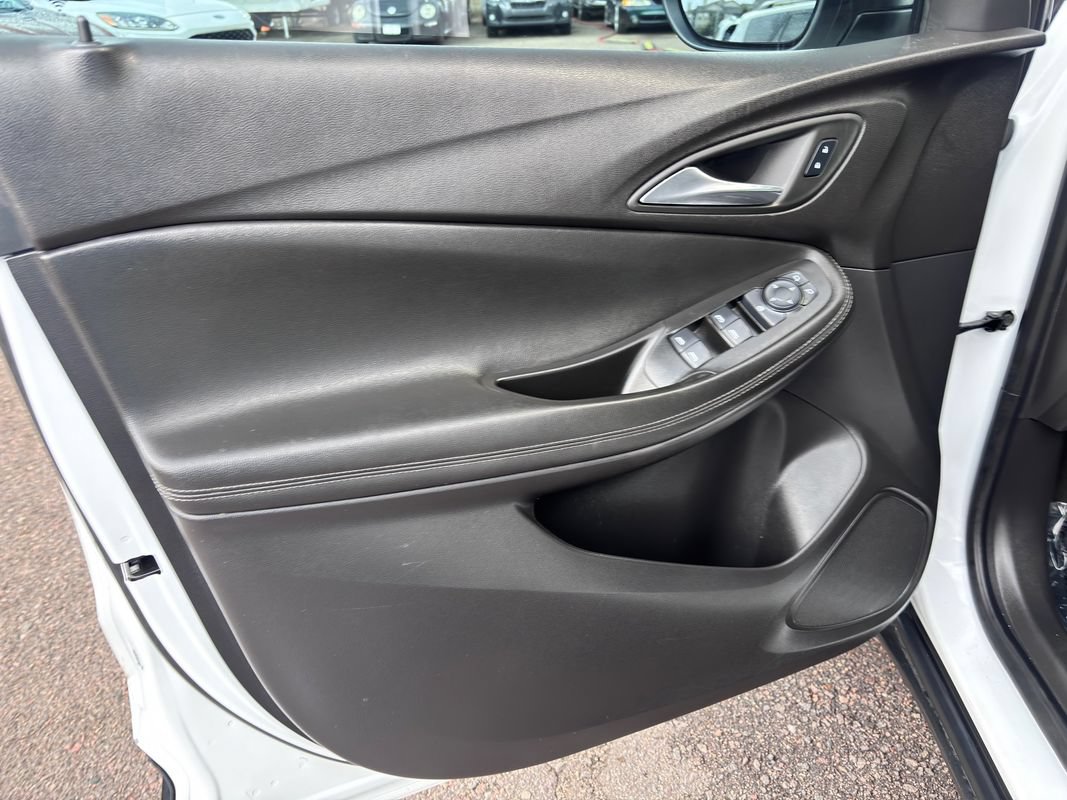 Used 2025 Buick Encore GX Preferred AWD/4WD image 16