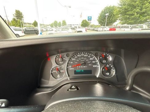 Used 2011 Chevrolet Express 2500 RWD image 17