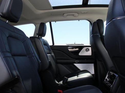 Used 2025 Lincoln Aviator Reserve w/ Equipment Group 201A image 16